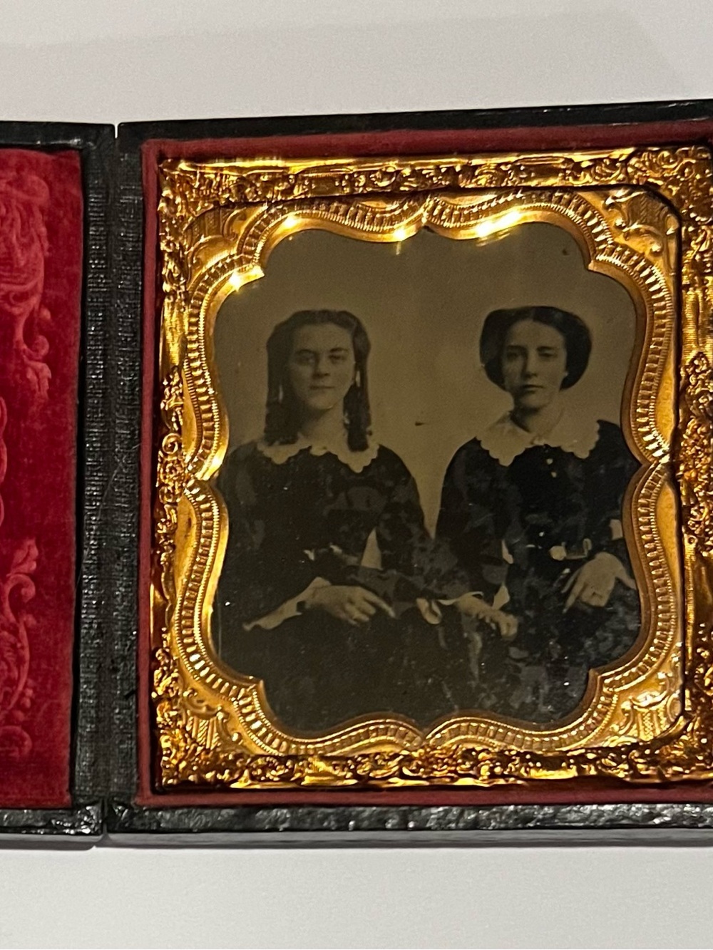 Victorian Daguerrotype Sixth 1/6 Plate 2 Lovely Women Floral Case Photograph